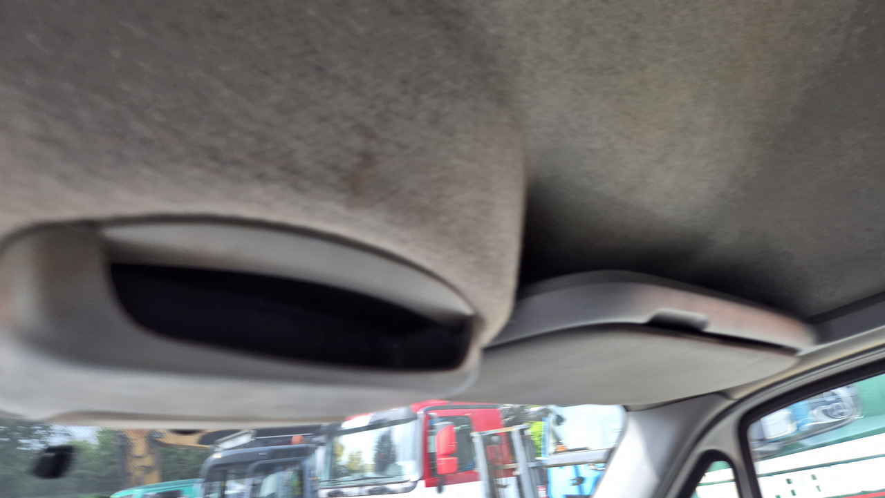 VW Crafter 2.5 Diesel Rost ja, technisch super, HU neu 01 2025 - Furgón: foto 2 VW Crafter 2.5 Diesel Rost ja, technisch super, HU neu 01 2025 - Furgón: foto 2