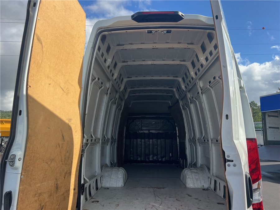 Furgón Iveco 35C16: foto 7