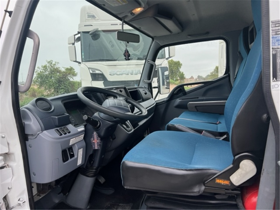 Mitsubishi 7C18 - Camión isotérmico: foto 5 Mitsubishi 7C18 - Camión isotérmico: foto 5