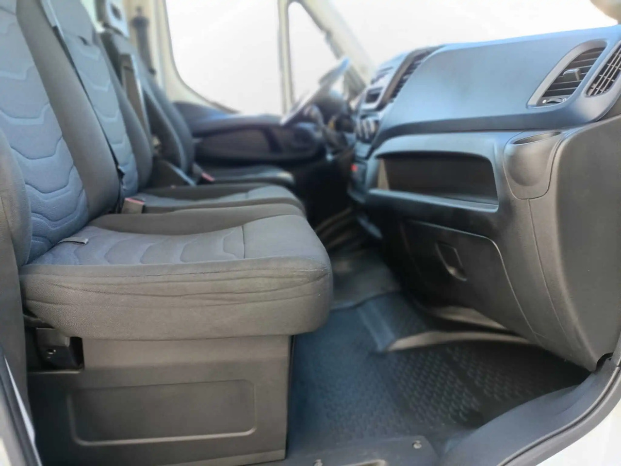 IVECO DAILY 60C18 RIBALTABILE CON GRU - Camión volquete: foto 4 IVECO DAILY 60C18 RIBALTABILE CON GRU - Camión volquete: foto 4