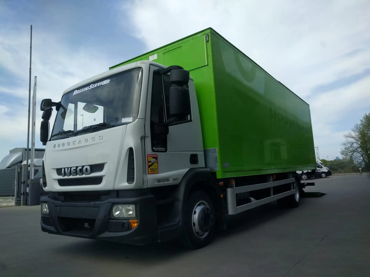 IVECO EUROCARGO 120E18 - Camión caja cerrada: foto 2 IVECO EUROCARGO 120E18 - Camión caja cerrada: foto 2