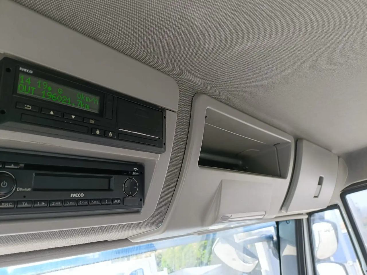 IVECO EUROCARGO 140E28P - Camión chasis: foto 2 IVECO EUROCARGO 140E28P - Camión chasis: foto 2