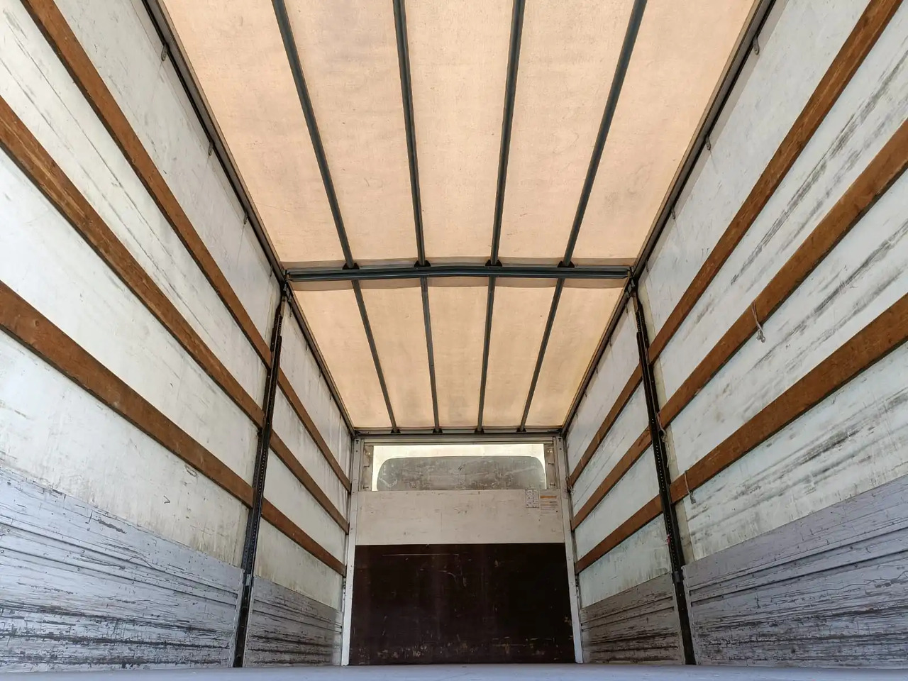 Camión lona IVECO EUROCARGO 140E28P: foto 8