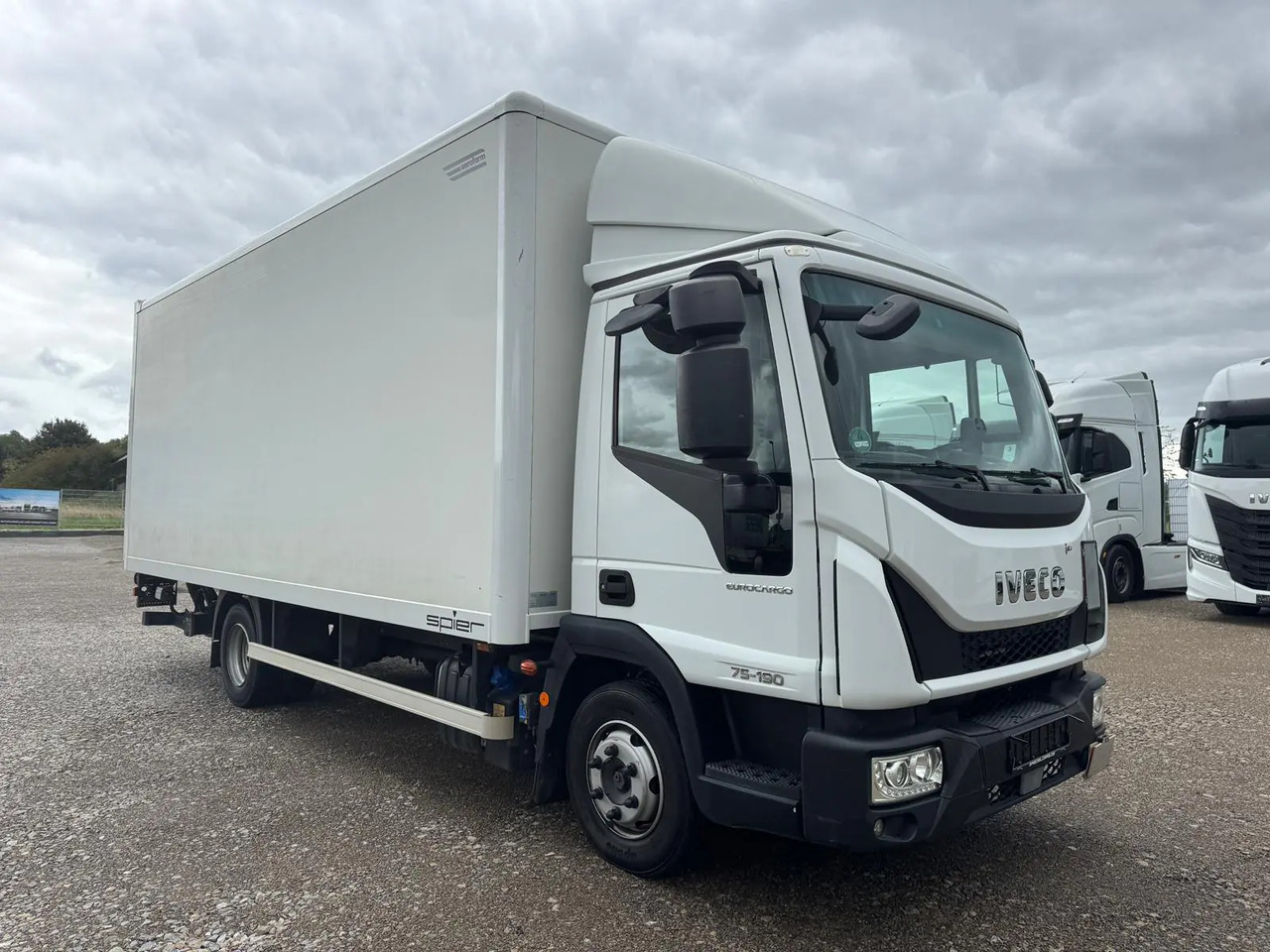 IVECO EUROCARGO 75E19P - Camión caja cerrada: foto 4 IVECO EUROCARGO 75E19P - Camión caja cerrada: foto 4