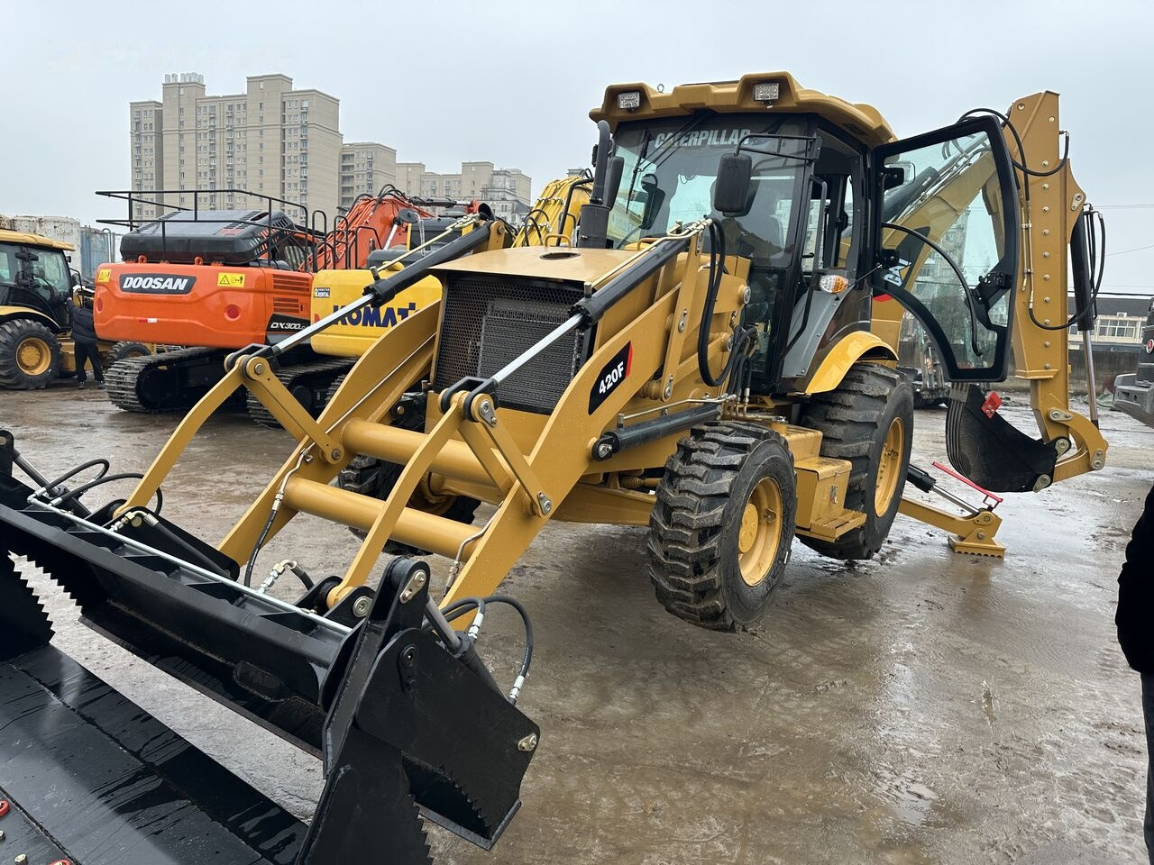 Caterpillar 420F - Retroexcavadora: foto 3 Caterpillar 420F - Retroexcavadora: foto 3