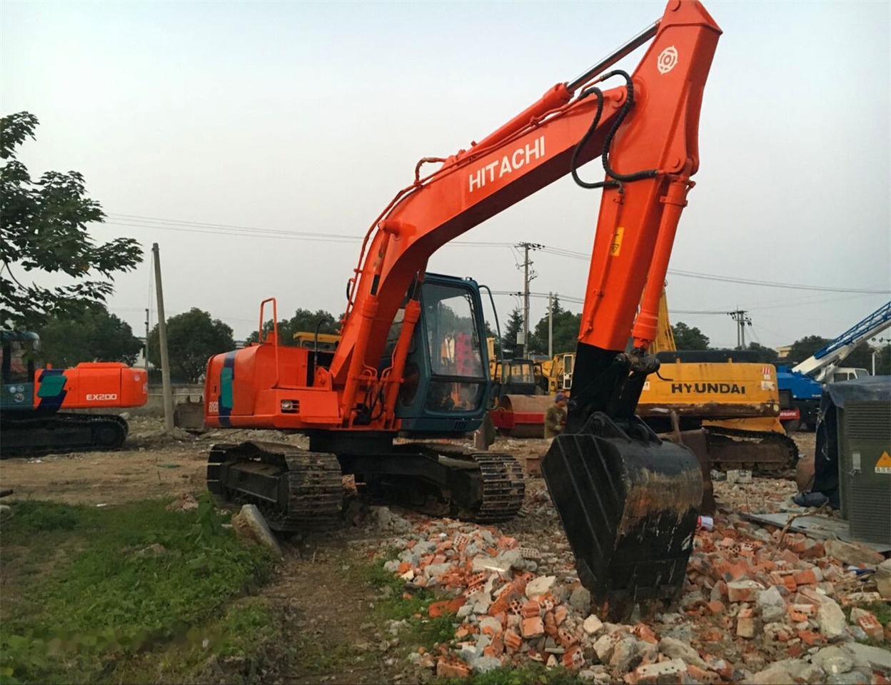 Hitachi EX120-3 - Excavadora de cadenas: foto 1 Hitachi EX120-3 - Excavadora de cadenas: foto 1