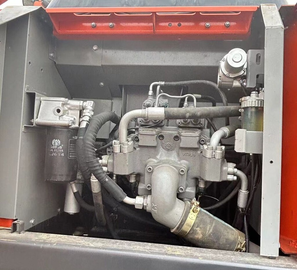 Hitachi ZX200-3 - Excavadora de cadenas: foto 4 Hitachi ZX200-3 - Excavadora de cadenas: foto 4