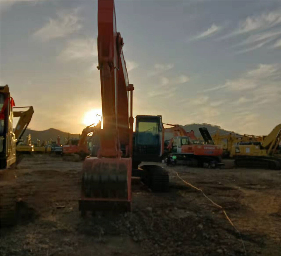 Excavadora de cadenas Hitachi ZX210: foto 6