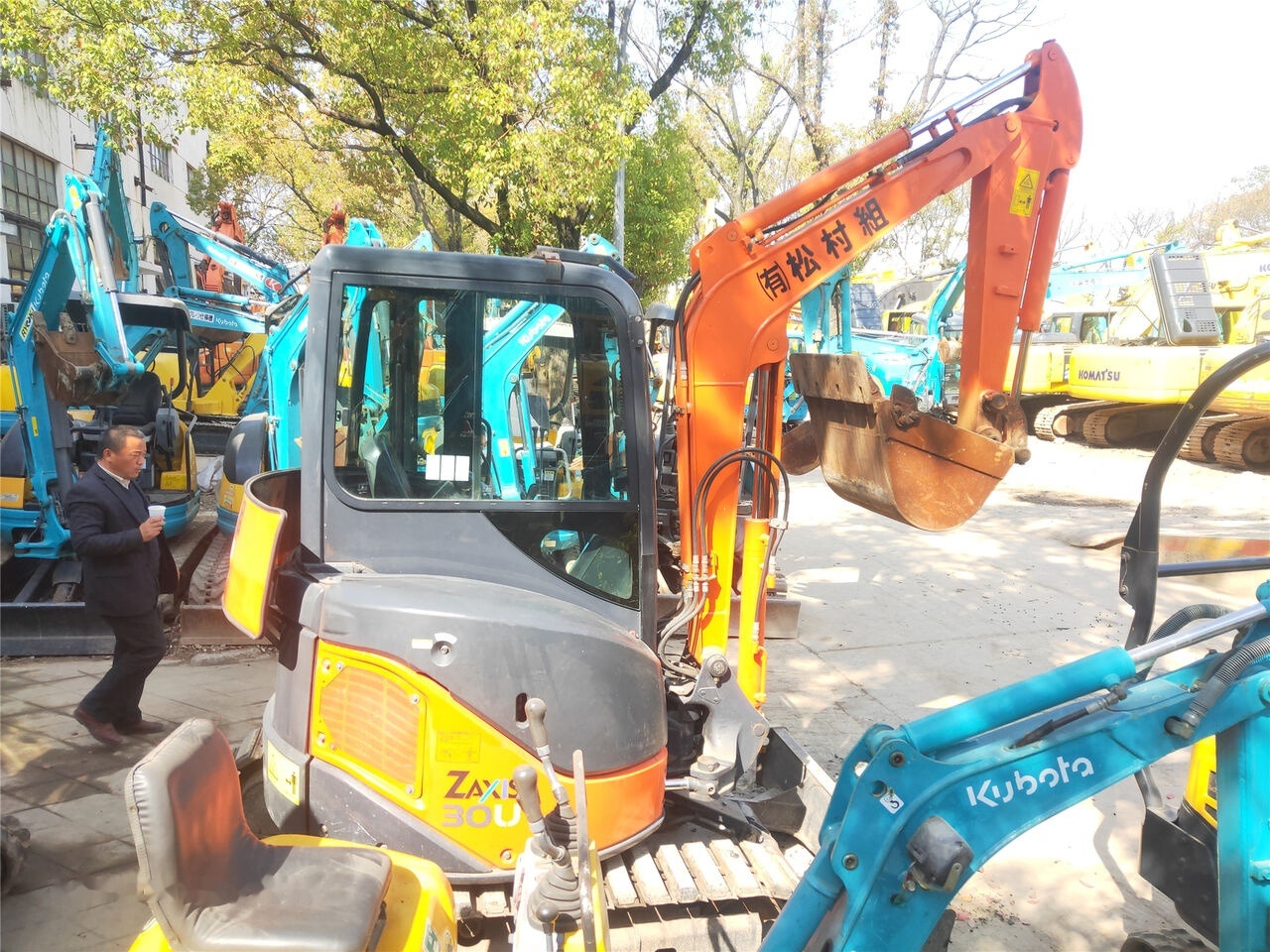 Hitachi ZX30 - Miniexcavadora: foto 2 Hitachi ZX30 - Miniexcavadora: foto 2