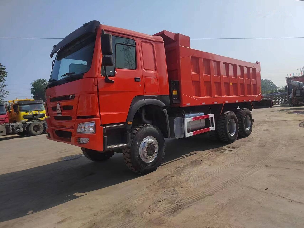 Howo 375 - Camión volquete: foto 4 Howo 375 - Camión volquete: foto 4