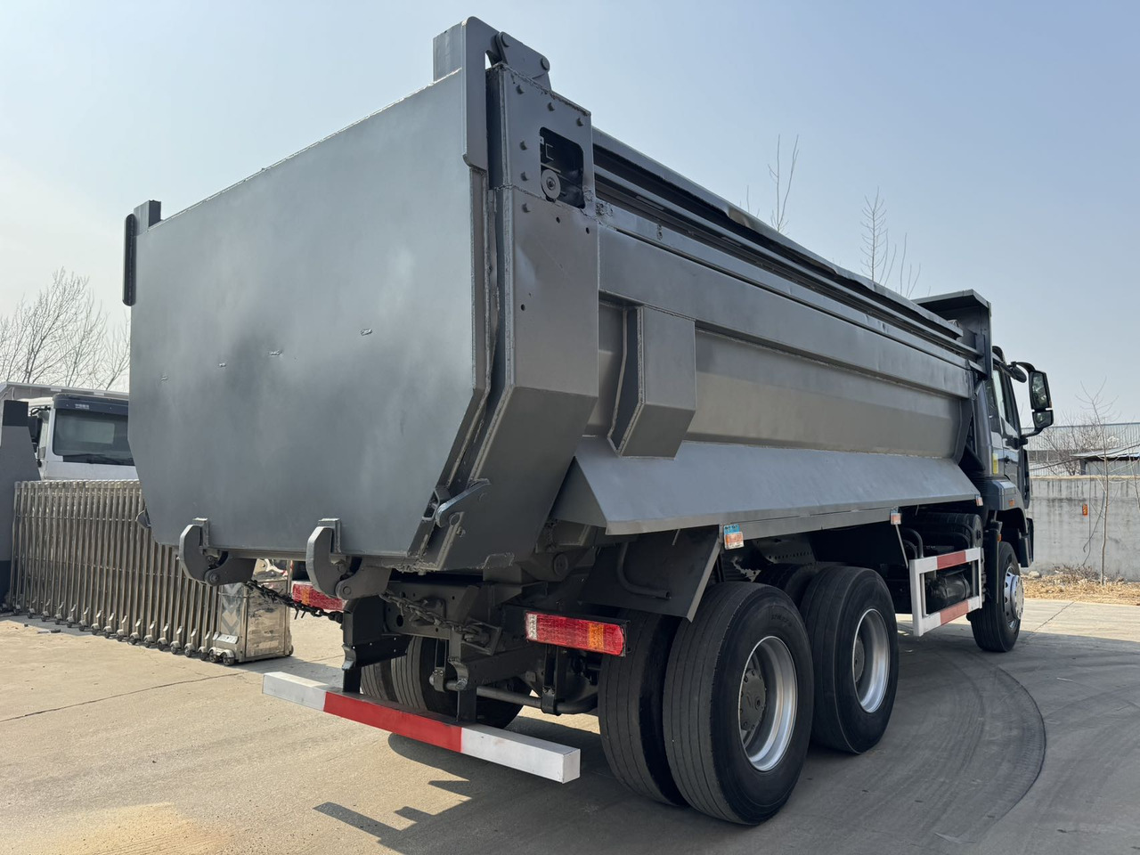 Howo HAOHAN DUMP TRUCK - Camión volquete: foto 3 Howo HAOHAN DUMP TRUCK - Camión volquete: foto 3
