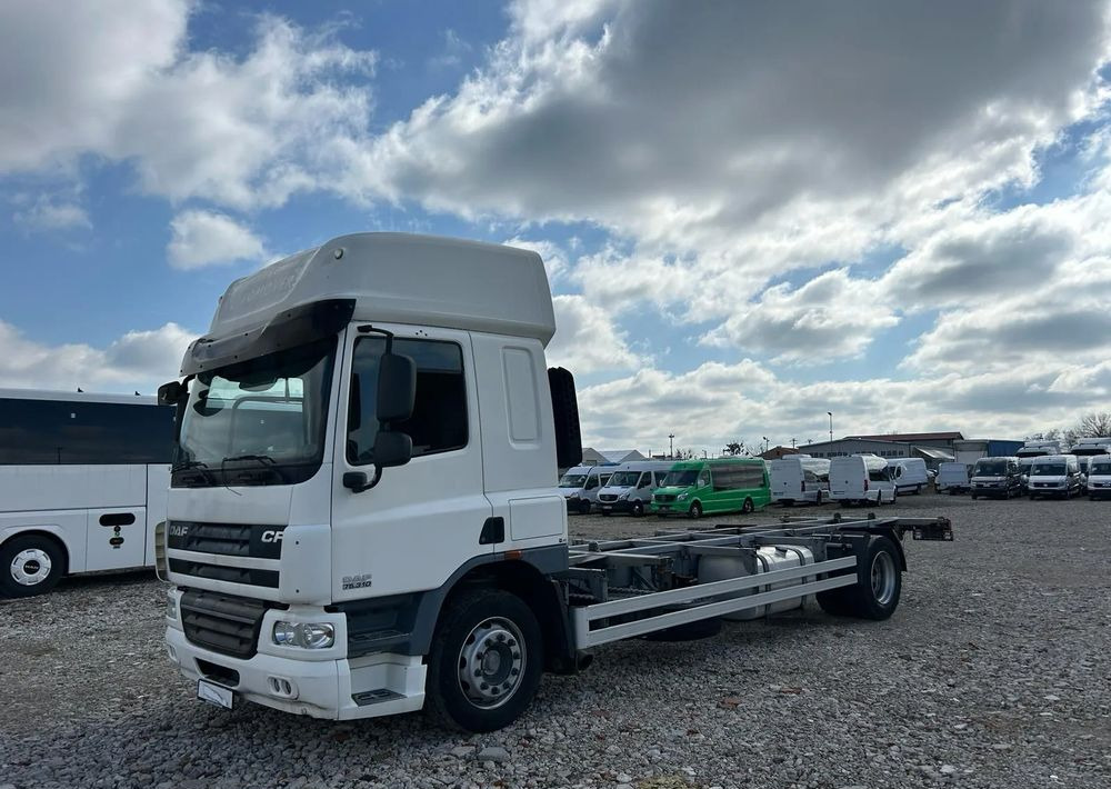 Camión chasis DAF CF75.310: foto 6