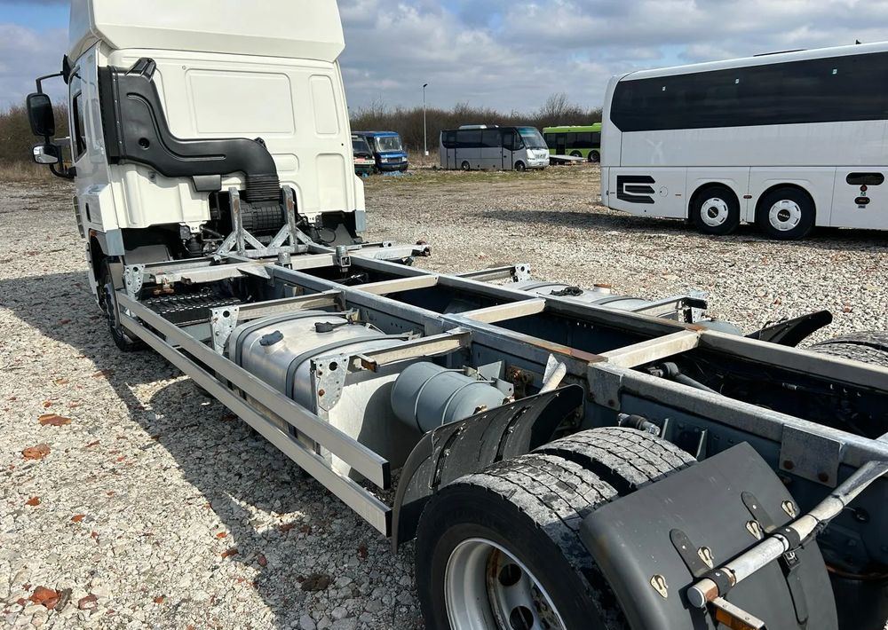 Camión chasis DAF CF75.310: foto 7