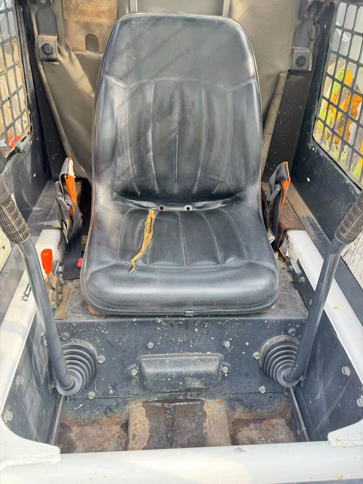 BOBCAT S300 - Retroexcavadora: foto 5 BOBCAT S300 - Retroexcavadora: foto 5