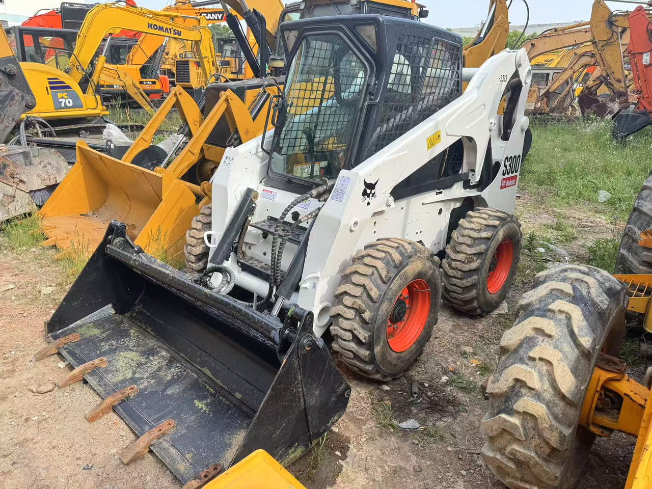 BOBCAT S300 - Retroexcavadora: foto 1 BOBCAT S300 - Retroexcavadora: foto 1