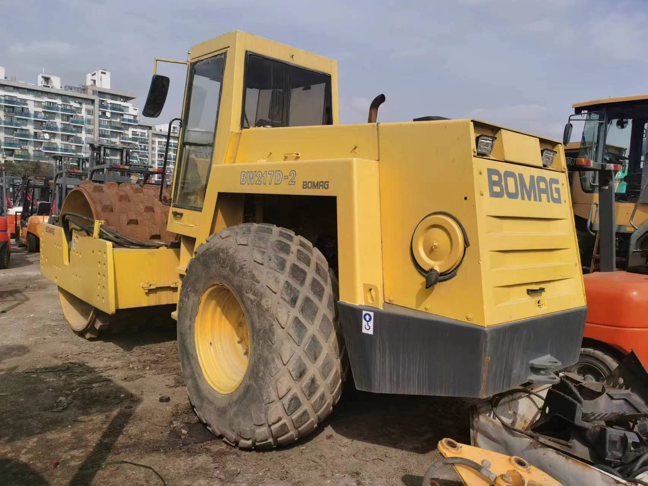 BOMAG BW217D-2 - Compactador: foto 2 BOMAG BW217D-2 - Compactador: foto 2