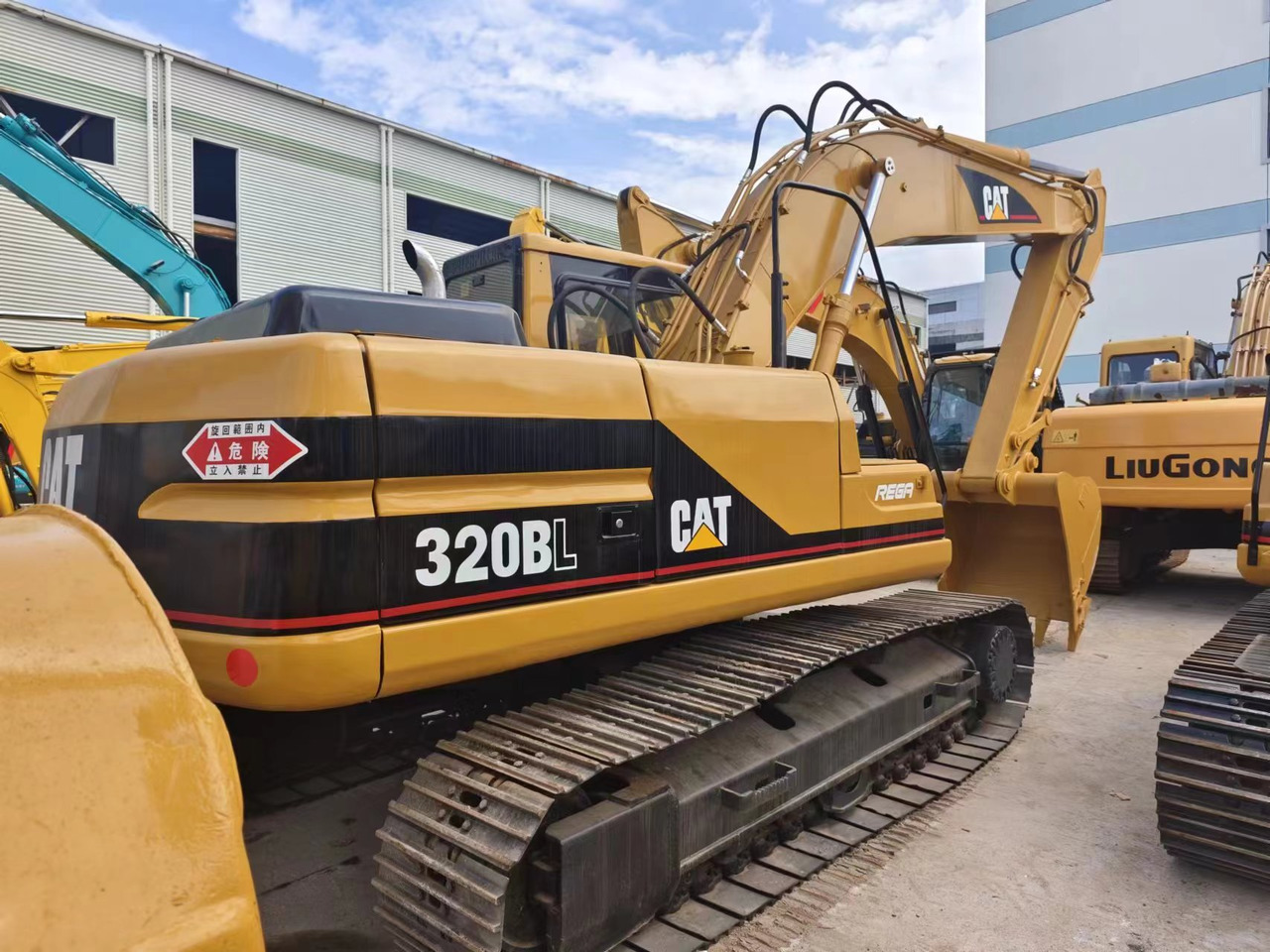 CATERPILLAR 320BL - Excavadora de cadenas: foto 1 CATERPILLAR 320BL - Excavadora de cadenas: foto 1