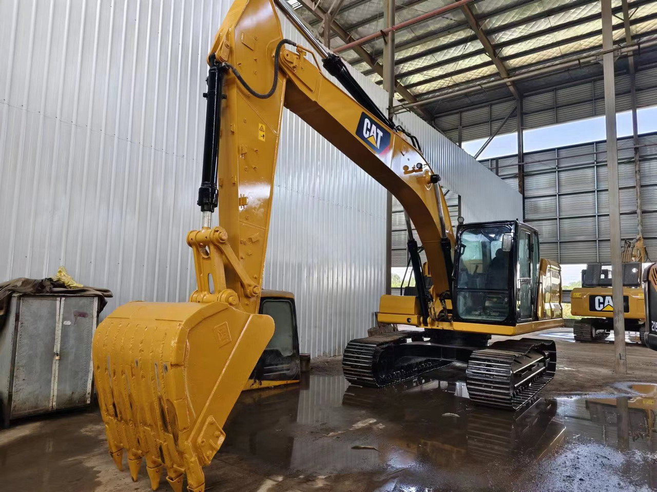 CATERPILLAR 320GC - Excavadora de cadenas: foto 1 CATERPILLAR 320GC - Excavadora de cadenas: foto 1