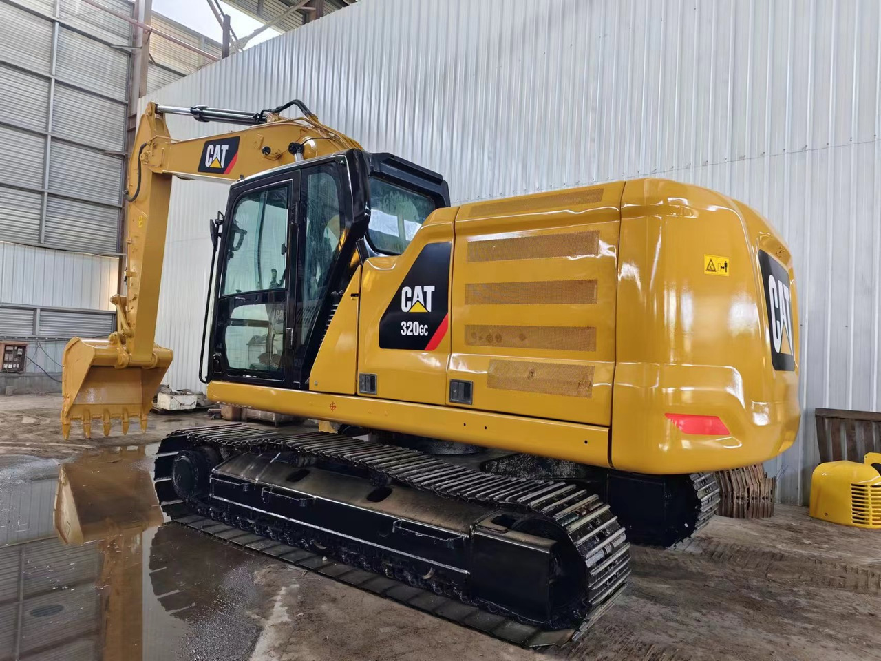 CATERPILLAR 320GC - Excavadora de cadenas: foto 1 CATERPILLAR 320GC - Excavadora de cadenas: foto 1