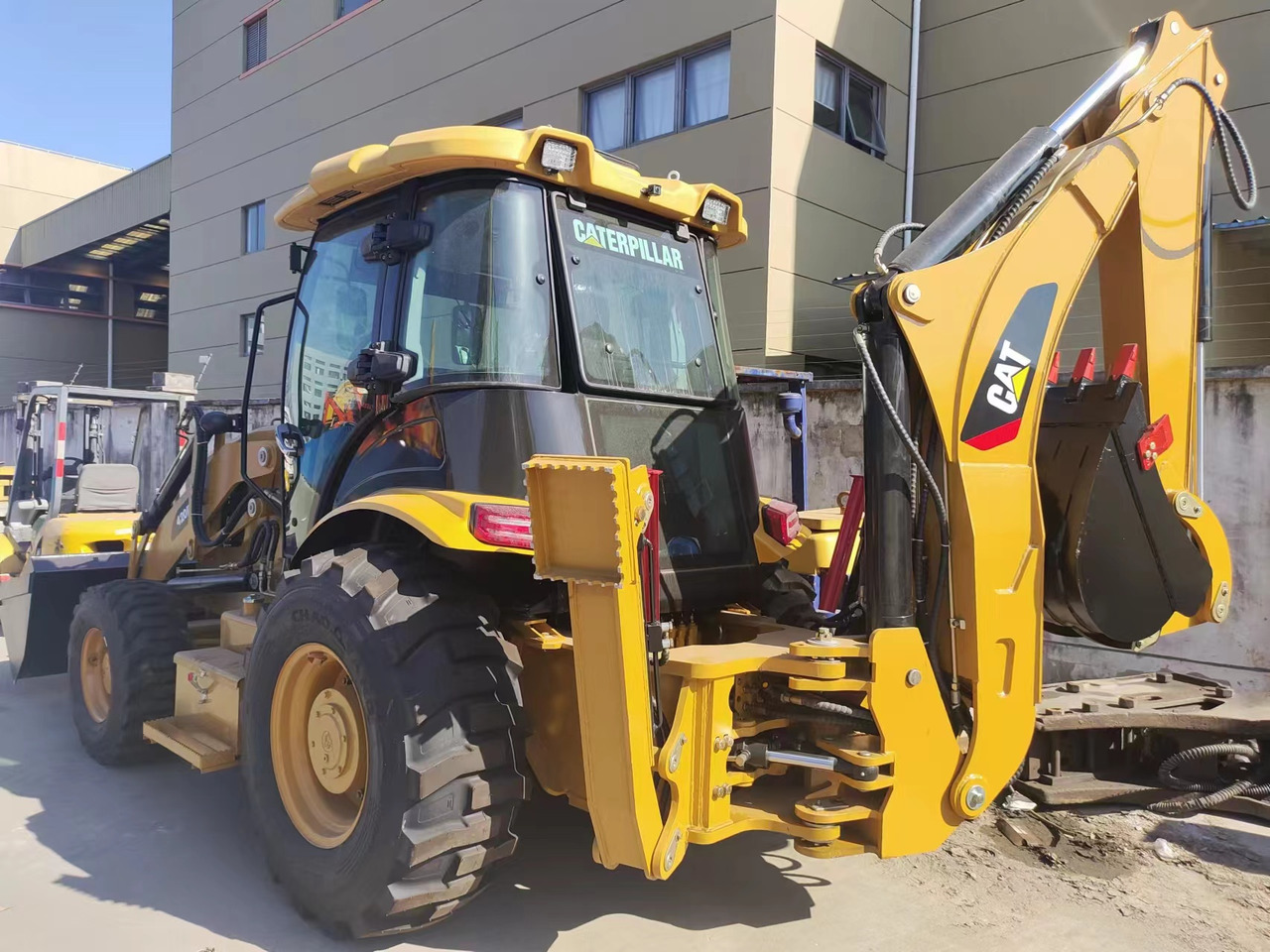 CATERPILLAR 420F - Retroexcavadora: foto 1 CATERPILLAR 420F - Retroexcavadora: foto 1