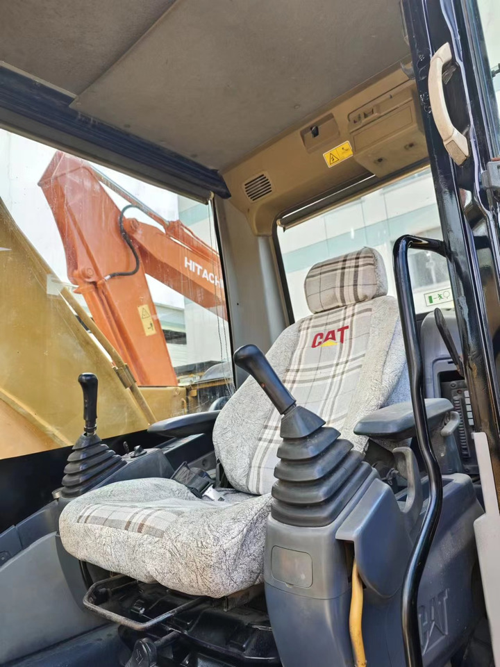 CATERPILLAR CAT 320D2 - Excavadora de cadenas: foto 4 CATERPILLAR CAT 320D2 - Excavadora de cadenas: foto 4