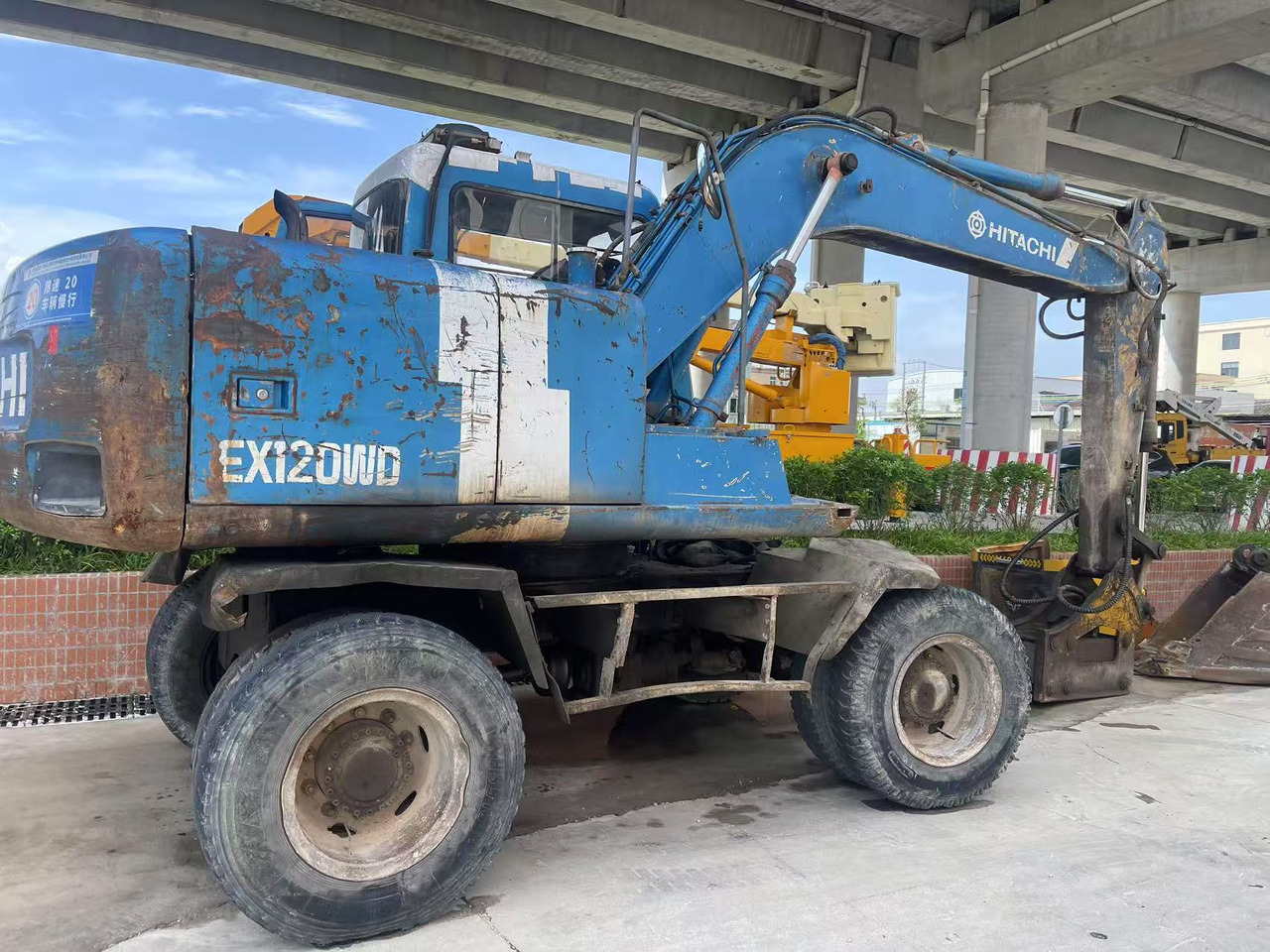 HITACHI EX100WD-2 - Excavadora de ruedas: foto 2 HITACHI EX100WD-2 - Excavadora de ruedas: foto 2