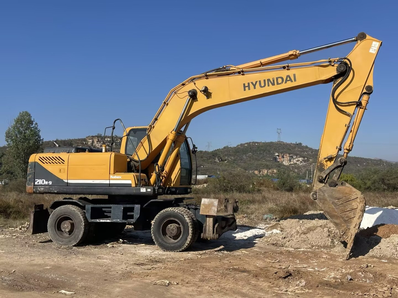 HYUNDAI 210W-9 - Excavadora de ruedas: foto 3 HYUNDAI 210W-9 - Excavadora de ruedas: foto 3