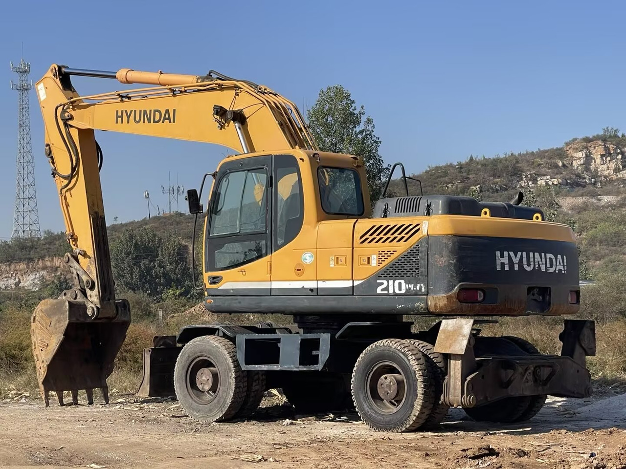 HYUNDAI 210W-9 - Excavadora de ruedas: foto 1 HYUNDAI 210W-9 - Excavadora de ruedas: foto 1