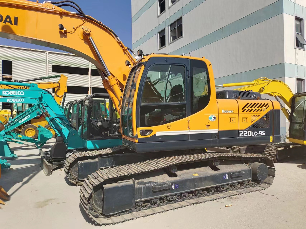 HYUNDAI 220LC-9S 305LC-9T 385LC-9T - Excavadora de cadenas: foto 1 HYUNDAI 220LC-9S 305LC-9T 385LC-9T - Excavadora de cadenas: foto 1