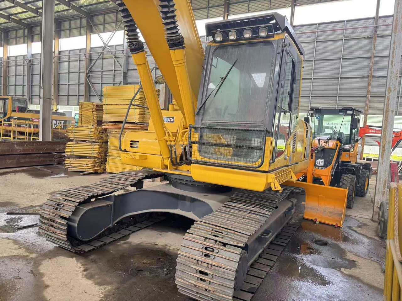 KOMATSU PC200-8 - Excavadora de cadenas: foto 3 KOMATSU PC200-8 - Excavadora de cadenas: foto 3