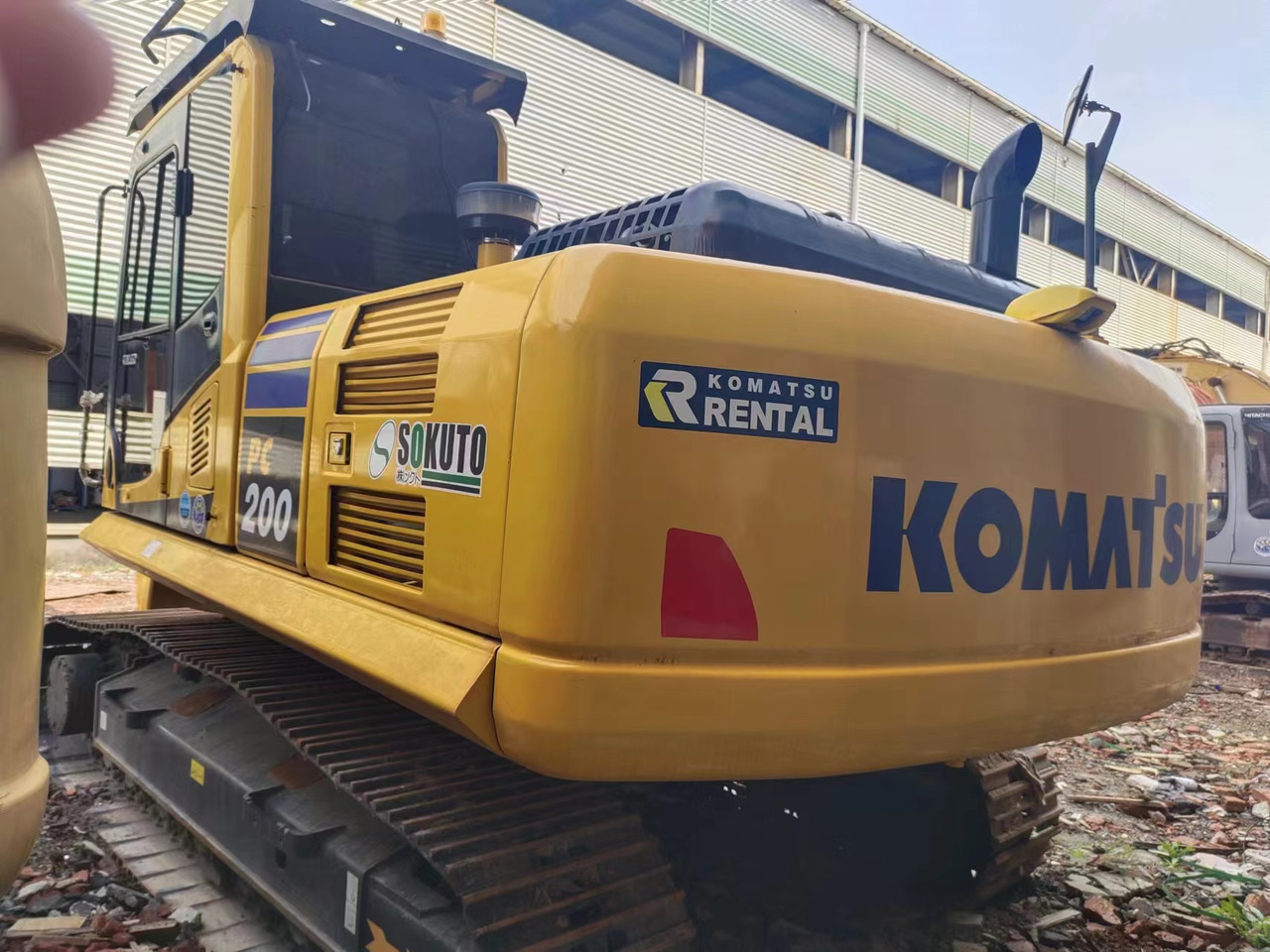 KOMATSU PC200-8N1 - Excavadora de cadenas: foto 3 KOMATSU PC200-8N1 - Excavadora de cadenas: foto 3