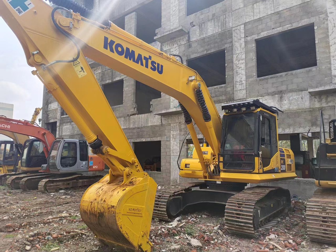 KOMATSU PC200-8N1 - Excavadora de cadenas: foto 5 KOMATSU PC200-8N1 - Excavadora de cadenas: foto 5