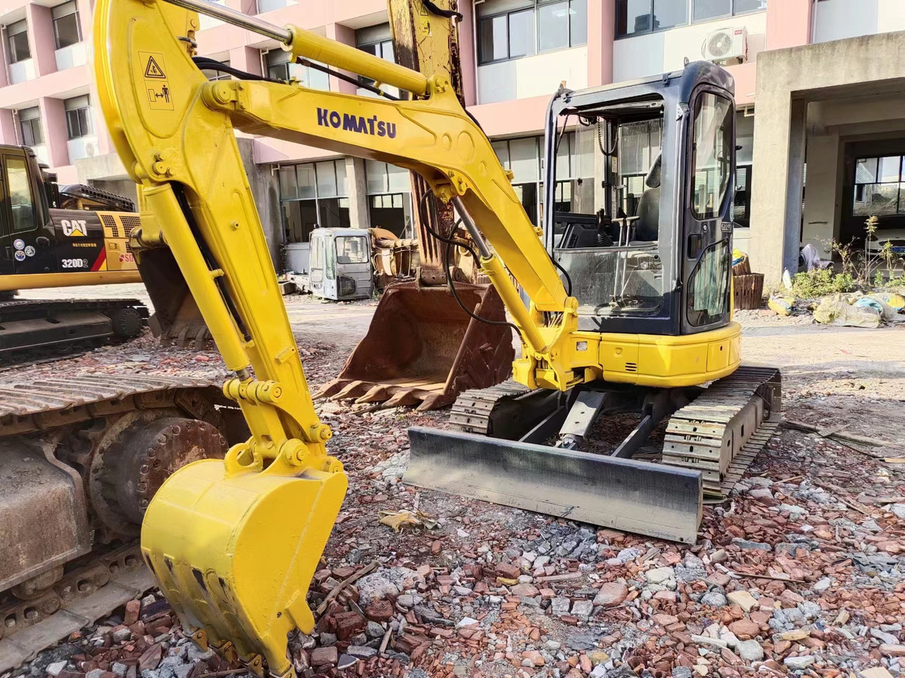 KOMATSU pc35 pc55 pc60 pc70 - Miniexcavadora: foto 1 KOMATSU pc35 pc55 pc60 pc70 - Miniexcavadora: foto 1