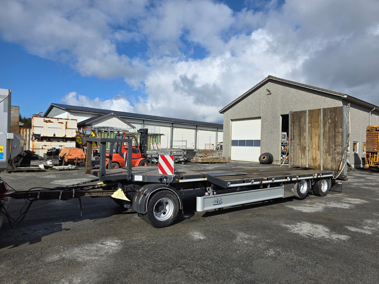 Fliegl Maskinhenger - Remolque góndola rebajadas: foto 1 Fliegl Maskinhenger - Remolque góndola rebajadas: foto 1