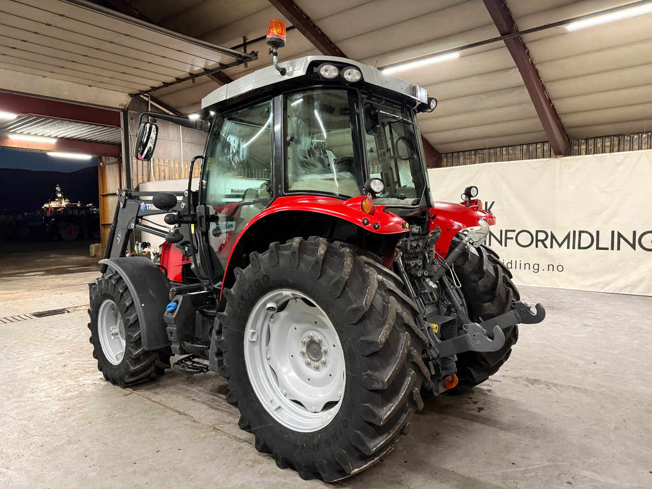 Massey Ferguson 5712 SL Dyna4 - Tractor: foto 3 Massey Ferguson 5712 SL Dyna4 - Tractor: foto 3