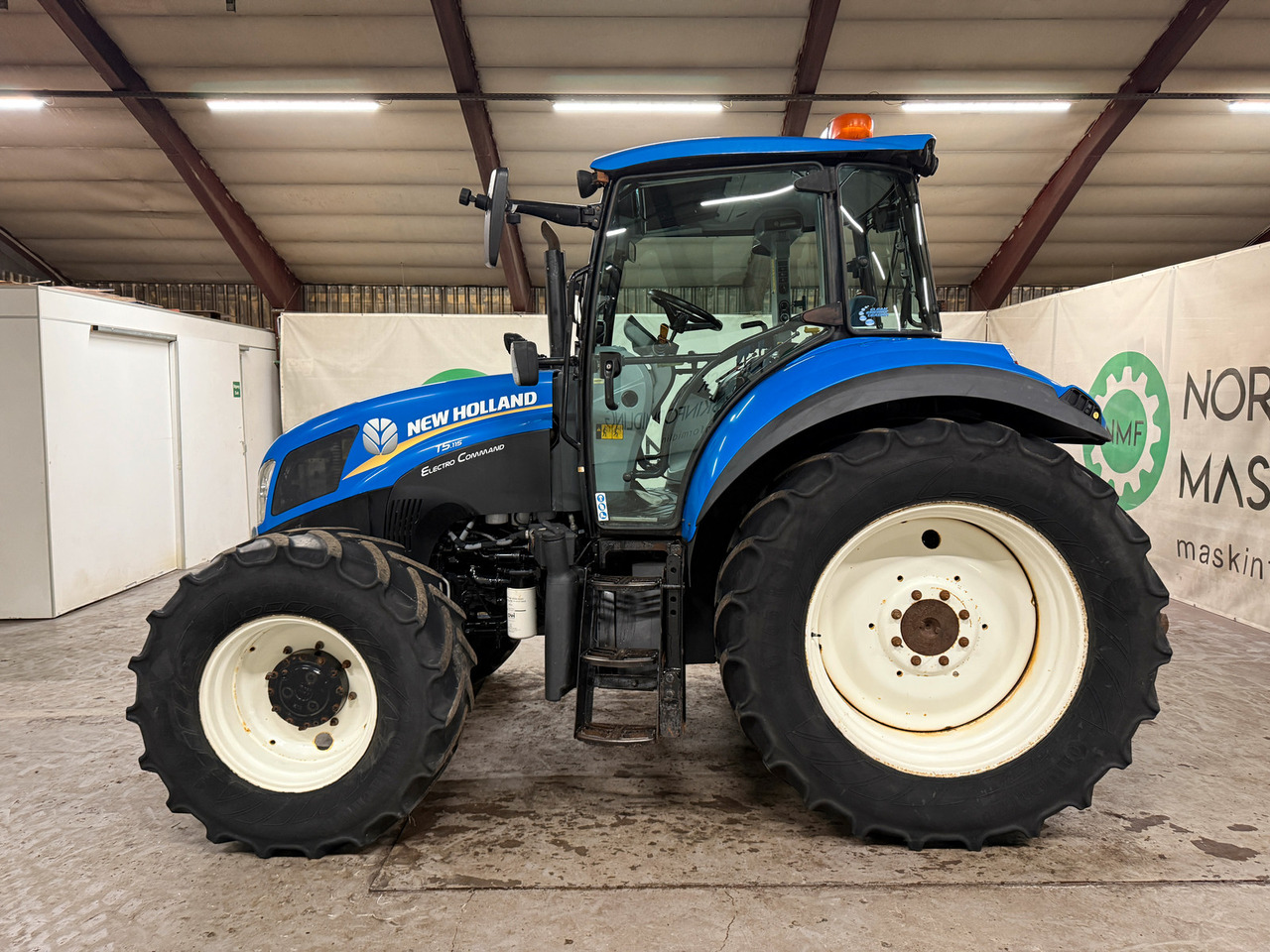 New Holland T5.115 EC - Tractor: foto 2 New Holland T5.115 EC - Tractor: foto 2