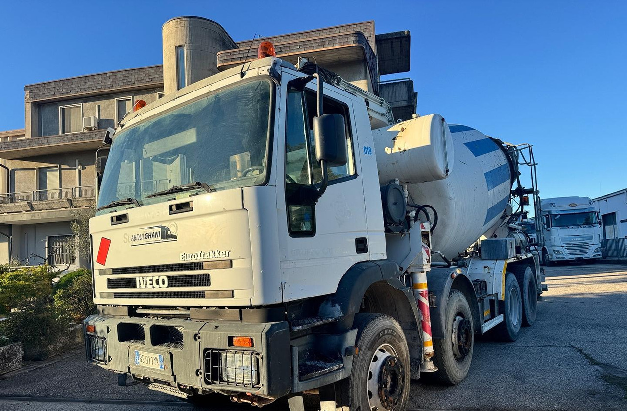 Betonpompa CIFA Iveco Trakker 410E44 - Bomba de hormigón: foto 1 Betonpompa CIFA Iveco Trakker 410E44 - Bomba de hormigón: foto 1