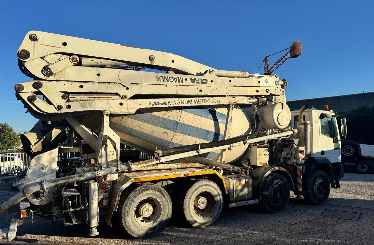 Betonpompa CIFA Iveco Trakker 410E44 - Camión hormigonera con bomba: foto 4 Betonpompa CIFA Iveco Trakker 410E44 - Camión hormigonera con bomba: foto 4