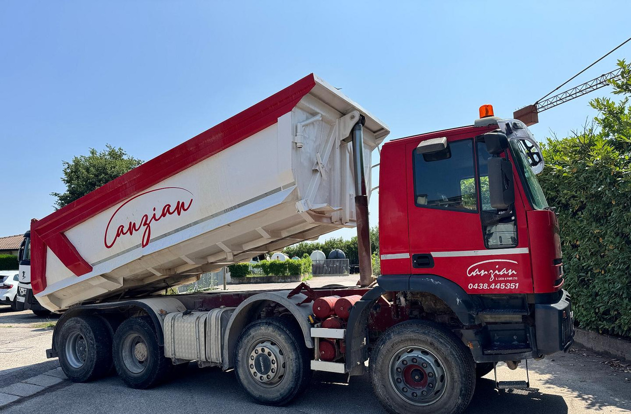 Camión volquete IVECO TRAKKER 420 - 8X4: foto 20