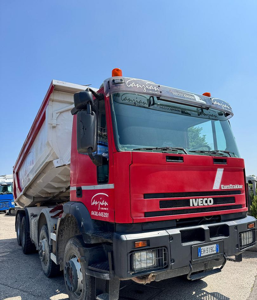 Camión volquete IVECO TRAKKER 420 - 8X4: foto 16