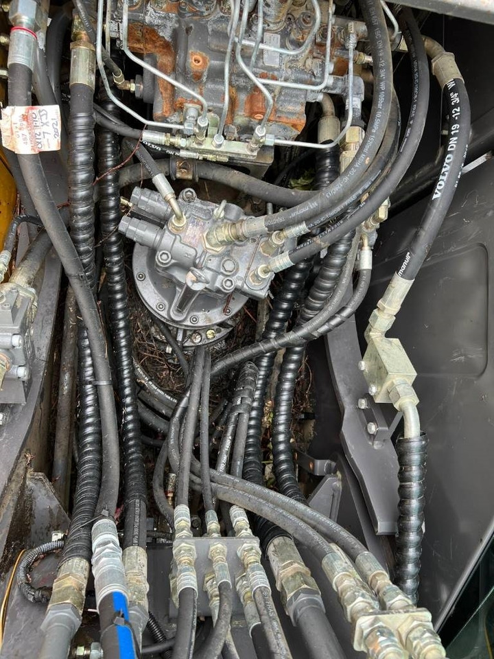 Excavadora de cadenas Volvo EC 140 EL: foto 14