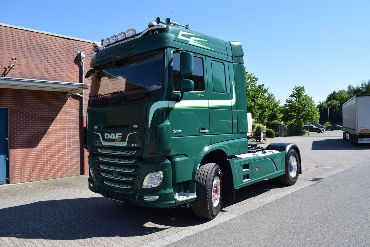 DAF XF 530 FT Retarder Leder Standklima Hydraulik - Cabeza tractora: foto 1 DAF XF 530 FT Retarder Leder Standklima Hydraulik - Cabeza tractora: foto 1