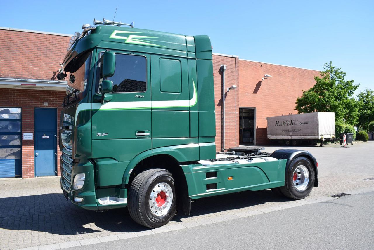 DAF XF 530 FT Retarder Leder Standklima Hydraulik - Cabeza tractora: foto 2 DAF XF 530 FT Retarder Leder Standklima Hydraulik - Cabeza tractora: foto 2