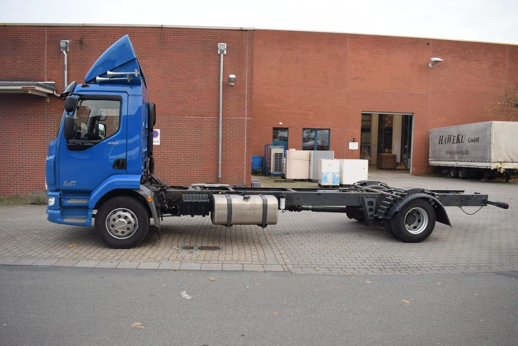 DAF LF 280 Fahrgestell Klima Navi 8-Gang ACC AHK - Camión chasis: foto 3 DAF LF 280 Fahrgestell Klima Navi 8-Gang ACC AHK - Camión chasis: foto 3