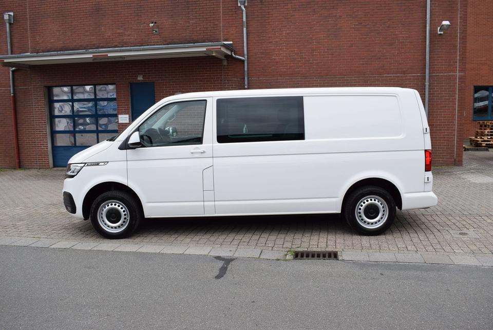 Volkswagen T6.1 Lang DOKA 5-Sitzer ACC Klima LED Standheiz - Furgoneta combi: foto 4 Volkswagen T6.1 Lang DOKA 5-Sitzer ACC Klima LED Standheiz - Furgoneta combi: foto 4