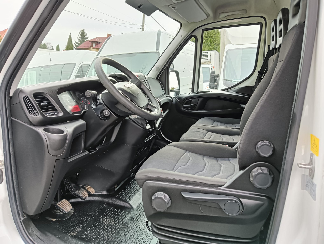 IVECO DAILY 35C14 WYWROTKA KIPER NR 820 - Furgoneta basculante: foto 2 IVECO DAILY 35C14 WYWROTKA KIPER NR 820 - Furgoneta basculante: foto 2