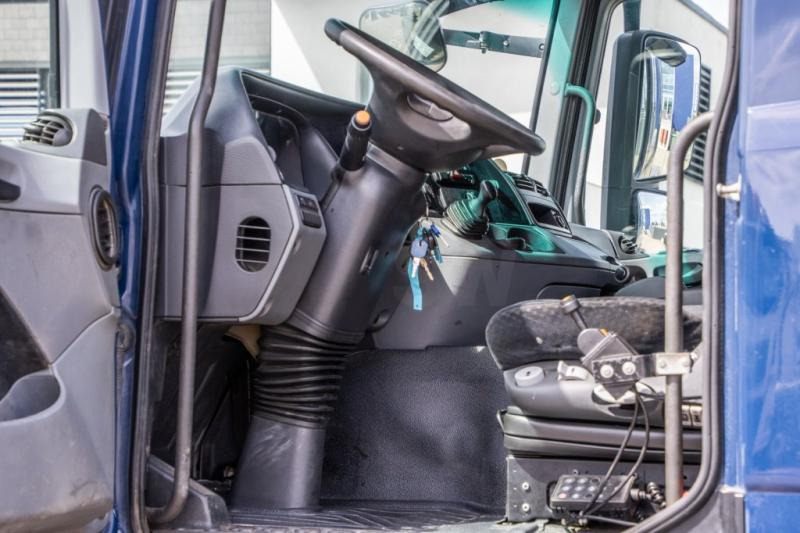 Foto del interior 1: Cabeza tractora Mercedes ACTROS 1846 LS-MP3+HYDR.