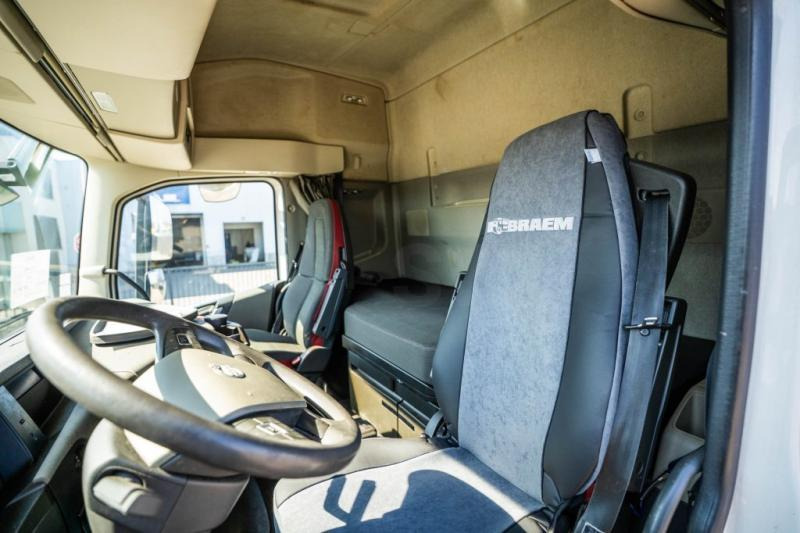 Foto del interior 1: Cabeza tractora Volvo FH 4 460