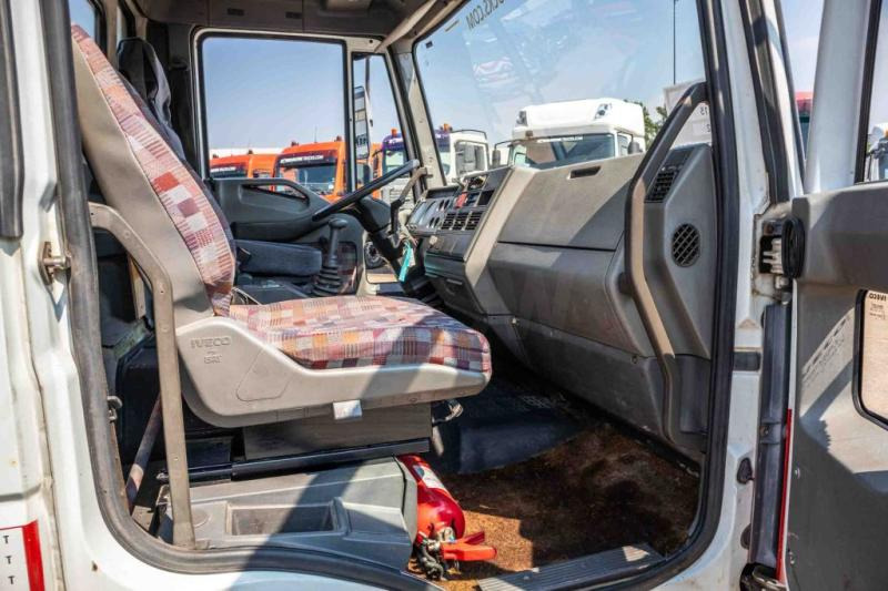 Foto del interior 1: Camión cisterna Iveco 85E15+ CITERNE 5000 L