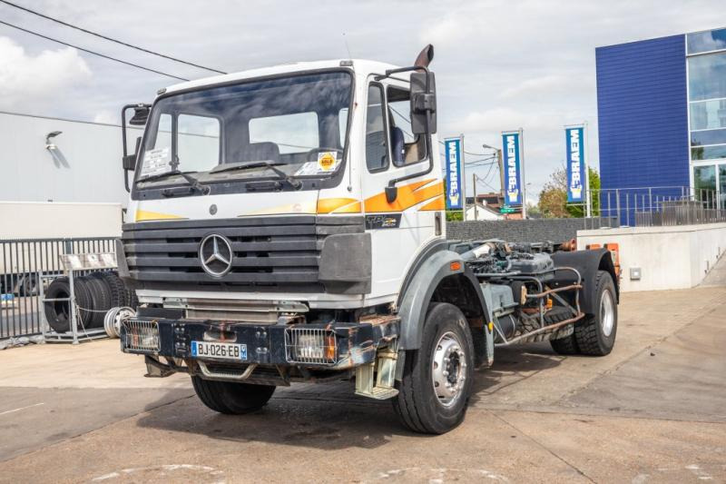 Mercedes SK 2024 HN - Camión multibasculante: foto 1 Mercedes SK 2024 HN - Camión multibasculante: foto 1